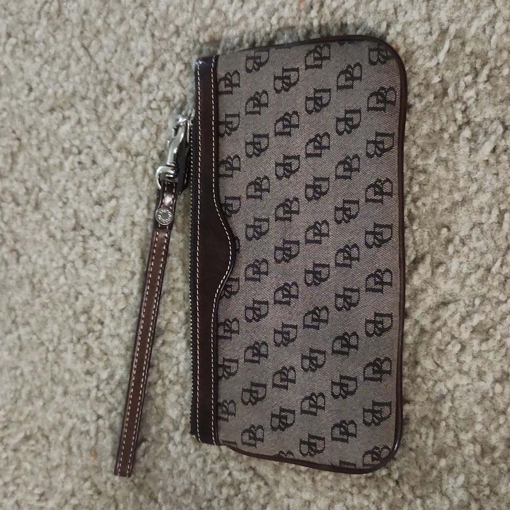 Dooney & Bourke wristlet
